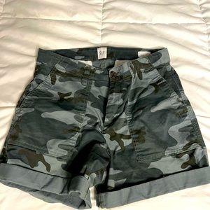 Women gap shorts size 4